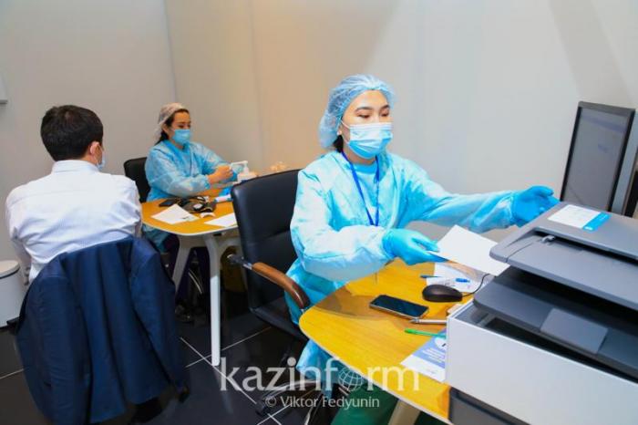 Почти 3 тысячи госслужащих вакцинировались против COVID-19 в Атырау
