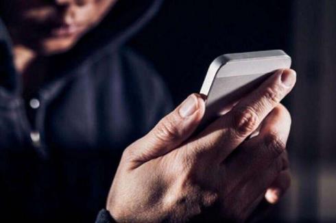 15-летний карагандинец похитил телефон у медика
