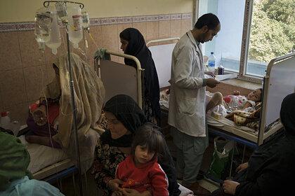 ООН отправила зарплаты афганским врачам в обход «Талибана»