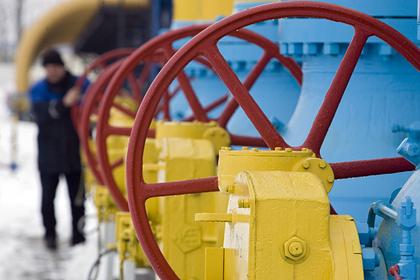 Поставки российского газа в Европу рухнули на треть