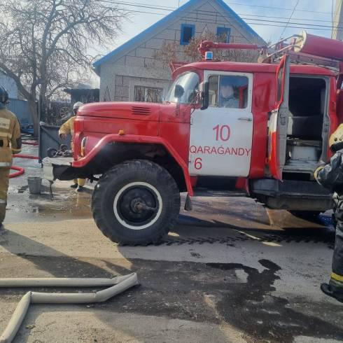 Карагандинцы спасли сына соседей из горящего дома