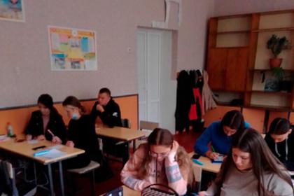 Украинскую школу украсили свастикой