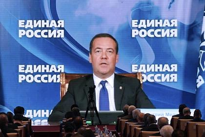 Медведев призвал расследовать преступления в российских тюрьмах