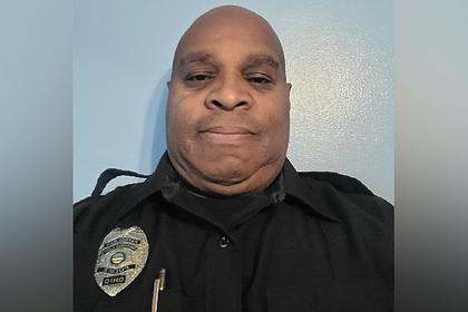 В США полицейский подал в суд на начальника из-за расистской записки