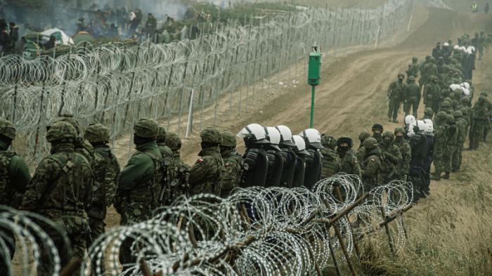 В Польше показали, как белорусские военные пытались сломать забор для прорыва мигрантов
                14 ноября 2021, 07:26