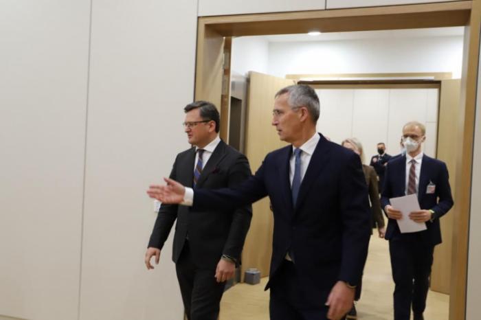 Генсек НАТО Столтенберг пригласил Кулебу на встречу министров иностранных дел стран НАТО в Риге