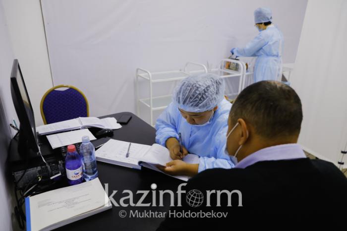 Сколько казахстанцев получили второй компонент вакцины от COVID-19