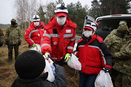 Красный Крест призвал Польшу открыть границу для гумпомощи мигрантам