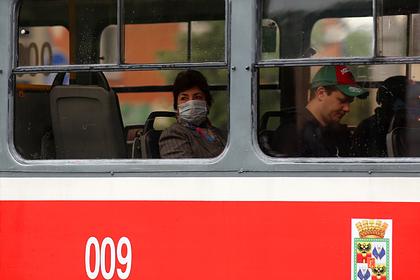 В российском городе многодетную мать избили в трамвае из-за отсутствия маски