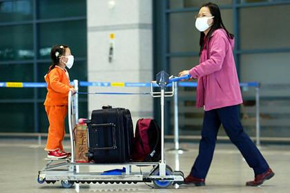Названы главные ошибки путешествующих в самолете с детьми пассажиров