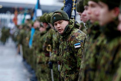 Эстонских военных отправят на границу с Россией с колючей проволокой