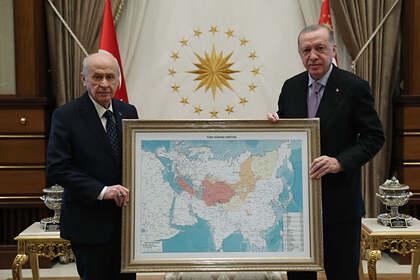Эрдогану подарили карту «Турецкого мира» с российскими регионами