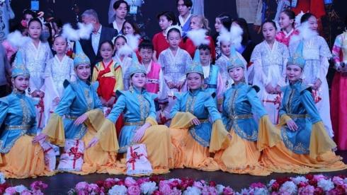 На фестивале корейской культуры в Караганде зрителям презентовали казахский танец «Қос Алқа»