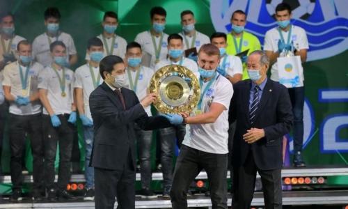 Футболисты «Аксу» получили золотые медали и малое тондо за победу в Первой лиге. Фото