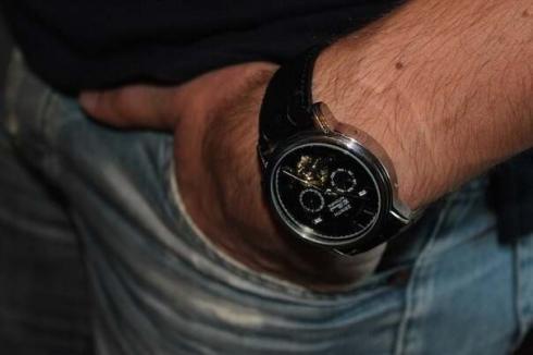 Грабитель отобрал часы у карагандинца, посчитав их дорогими