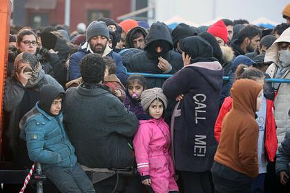 Польша предложила оплатить возвращение мигрантов на родину