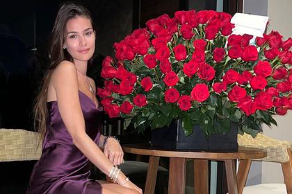 Жена Овечкина похвасталась роскошным подарком за миллионы рублей