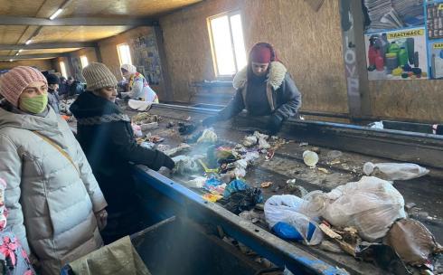 Карагандицы побывали с экскурсией на мусороперерабатывающем заводе