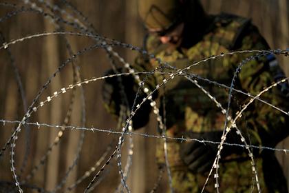Эстонцы начали строить заграждения на границе с Россией