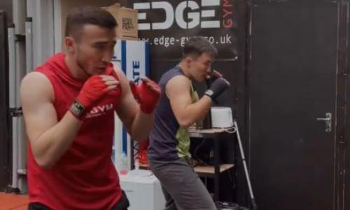 Казахстанский боксер показал видео с тренировок в Англии