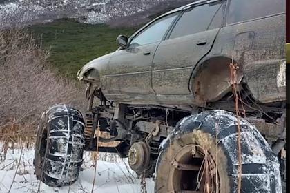 Маляр из села на Камчатке превратил Toyota Corolla в шестиколесный монстр-трак