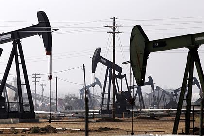 Миру предсказали значительный избыток нефти из-за США