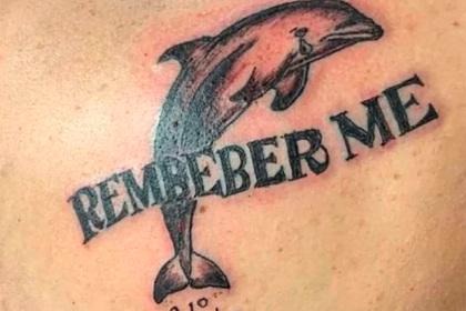 Ошибка в татуировке мужчины рассмешила пользователей сети
