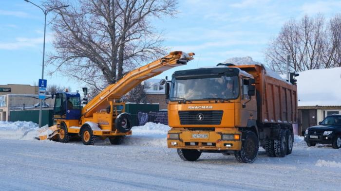 Более 2,5 тысячи грузовиков снега вывезли в Нур-Султане за сутки
                26 ноября 2021, 15:00