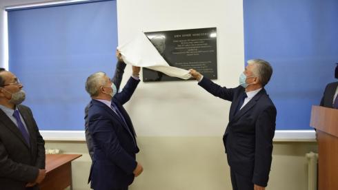 В карагандинском университете открыли мемориальные доски заслуженным работникам