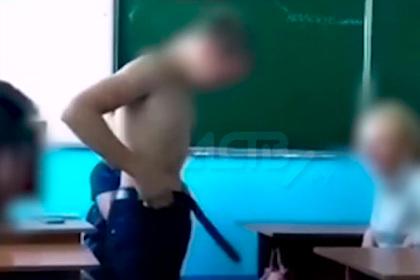 В российской школе учительница провела игру на раздевание с учениками