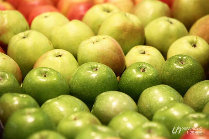 В ноябре в Украине упали цены на яблоки и выросли на картошку