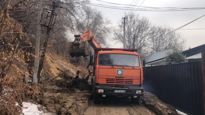 Сход грунта произошел в Алматы из-за порыва трубопровода
                27 ноября 2021, 19:48