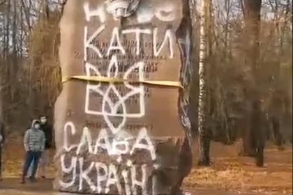 На Украине снесли очередной памятник чекистам