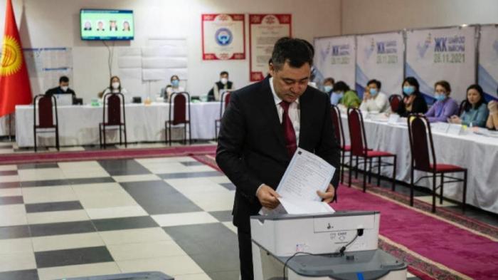 Президент Кыргызстана проголосовал за кандидата, находящегося в СИЗО
                29 ноября 2021, 16:53