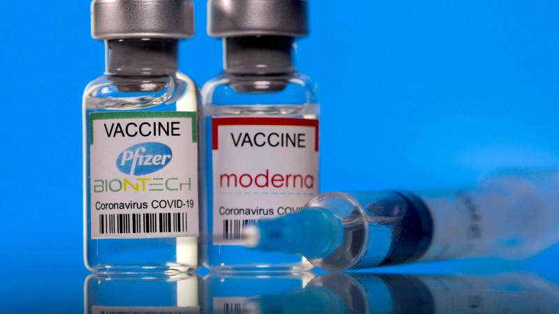 Pfizer и Moderna заявили, что могут обновить состав вакцин из-за нового штамма
                29 ноября 2021, 19:58