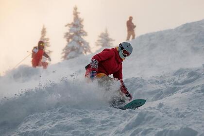 Россияне определили лучший месяц в году для катания на горных лыжах и сноуборде