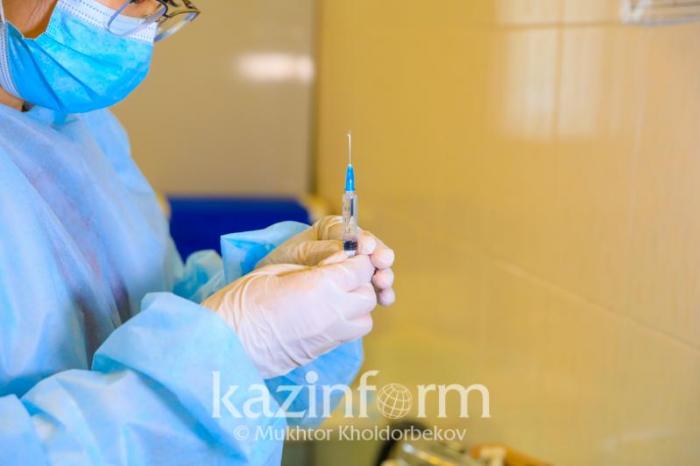 Сколько человек прошли ревакцинацию от COVID-19 в Казахстане