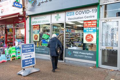 В Британии решили сократить срок ревакцинации от COVID-19