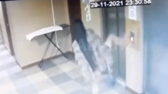 Девушка справила нужду перед лифтом в гостинице Актау и попала на видео
                01 декабря 2021, 23:46