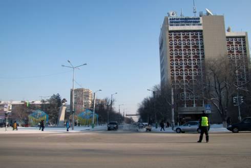 В Караганде водители жалуются на пробку на перекрестке в центре города