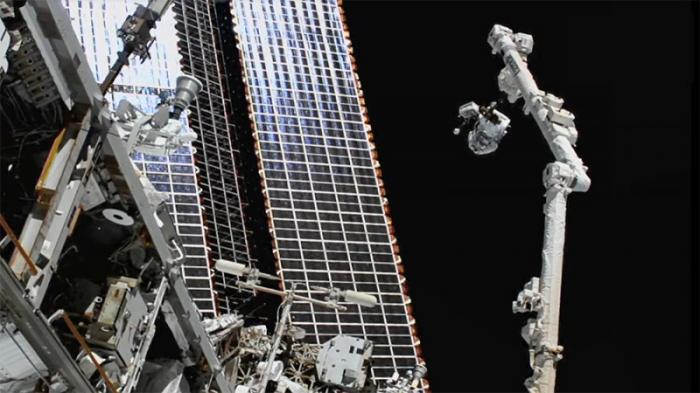 Астронавты NASA успешно заменили антенну на МКС
                03 декабря 2021, 12:16