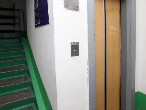 Карагандинцы не хотят менять лифты в своих домах