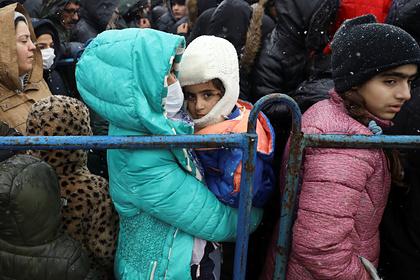 Белорусы позаботились о новогоднем настроении мигрантов