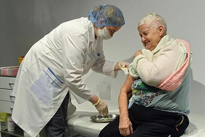 Пожилым россиянам назвали способ защититься от заражения омикрон-штаммом