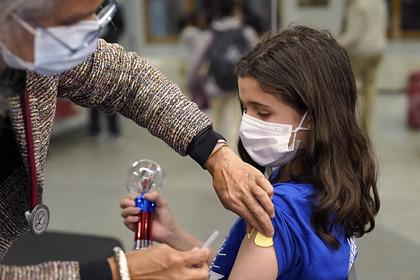 В США десятки детей привили просроченной вакциной от коронавируса