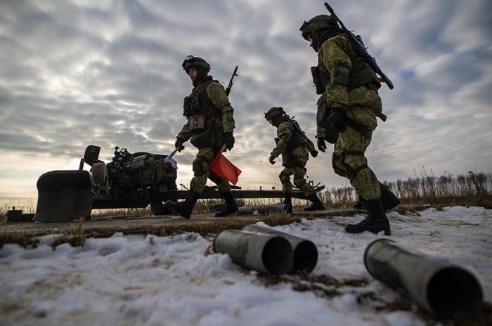 Войска РФ на Донбассе и вблизи границ Украины проводят ротацию подразделений и готовят артиллеристов