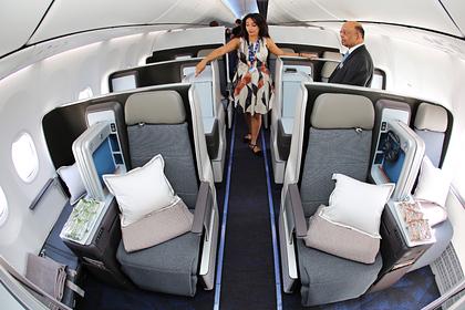 Стюардессы раскрыли самые странные просьбы богатых пассажиров самолета