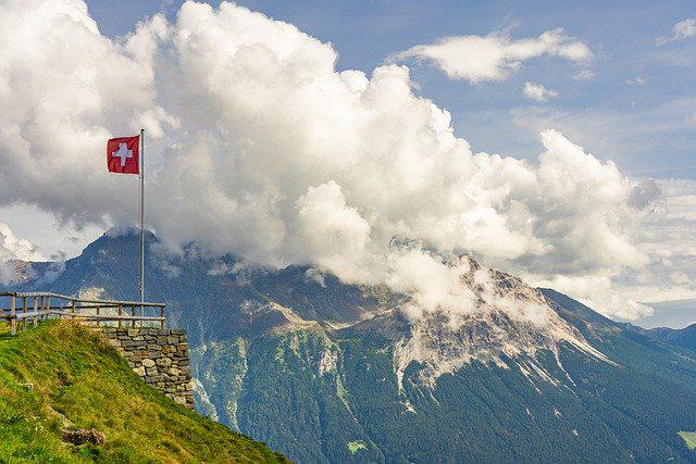 В Швейцарии усиливают карантинные ограничения