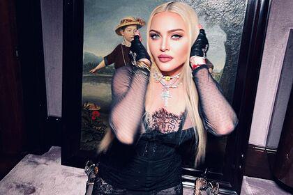 В откровенных фотографиях Мадонны в белье увидели боязнь старости
