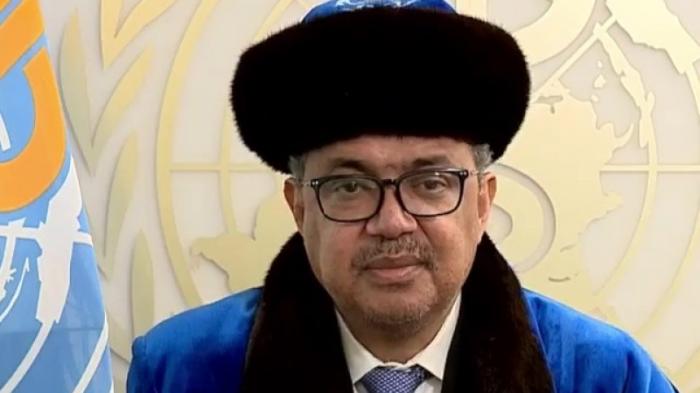 Глава ВОЗ надел чапан и заговорил на казахском
                06 декабря 2021, 12:49